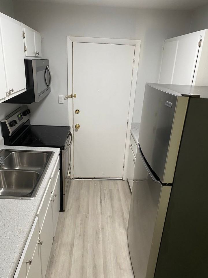 Georgetown Manor LLC - Photo 2 of 13