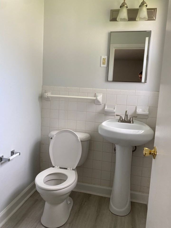 Georgetown Manor LLC - Photo 4 of 13