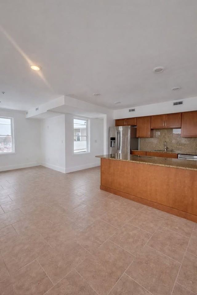 Crescent 375 Investment LLC - Photo 5 of 33