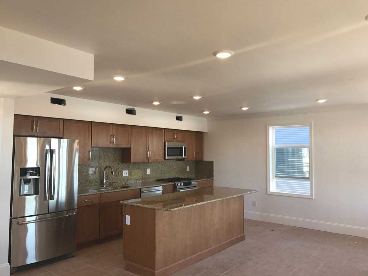 Crescent 375 Investment LLC - Photo 7 of 33