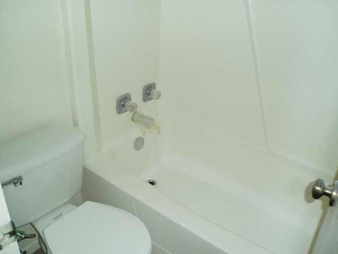 4409 Guadalupe St - Photo 5 of 11