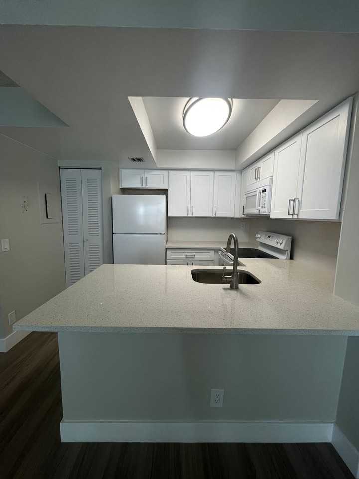 752 Executive Center Dr #24