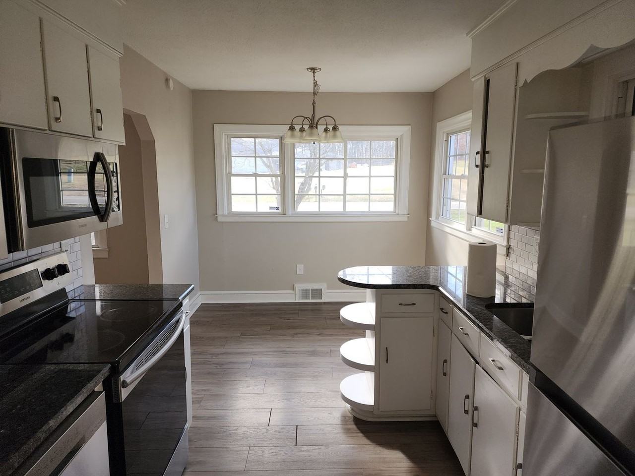 4253 Siloam Rd - Photo 3 of 14