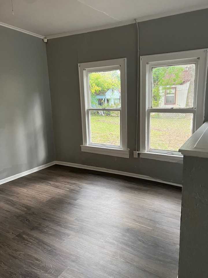 501 Montgomery St - Photo 7 of 19