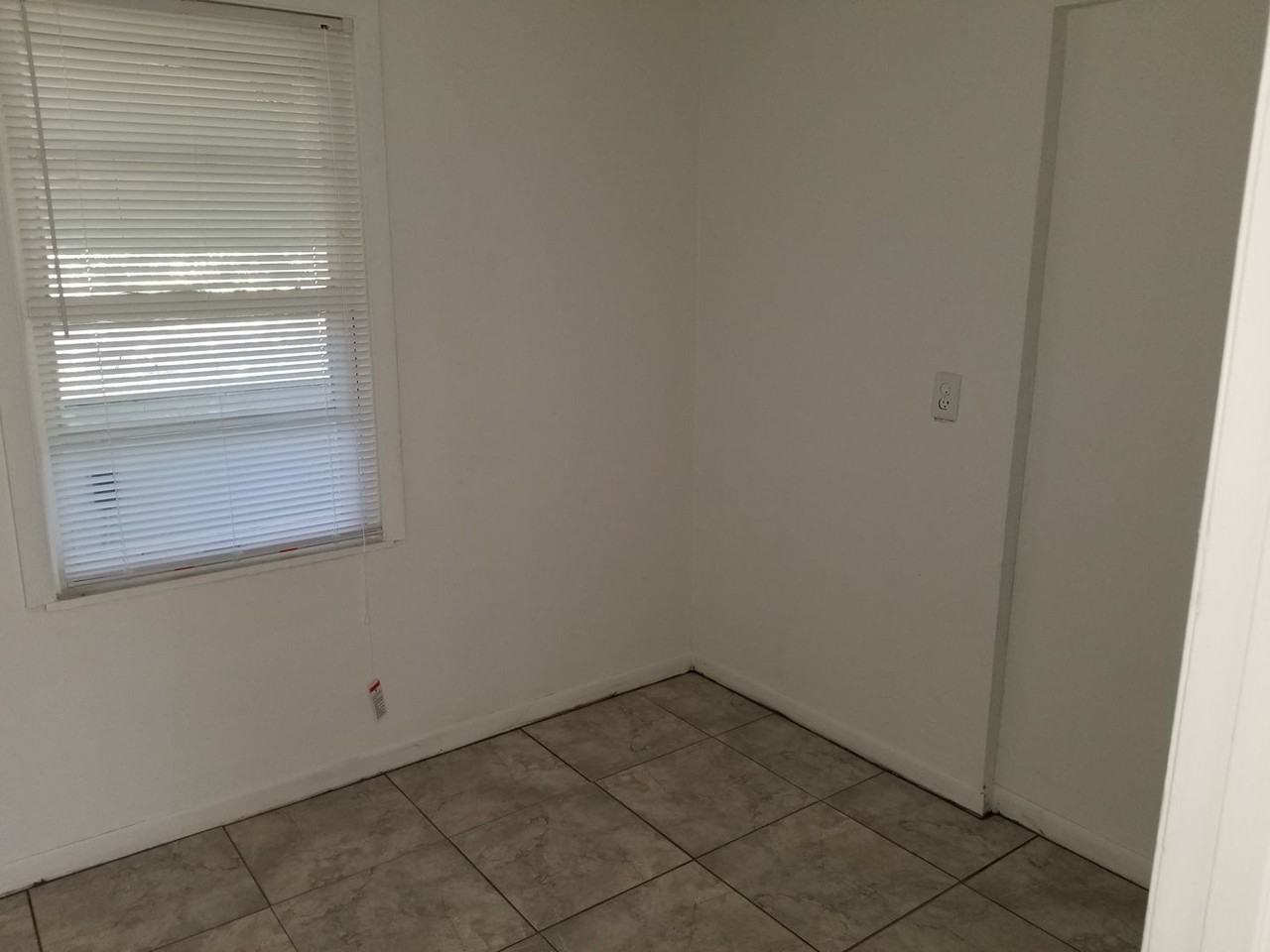 424 Camellia Dr - Photo 3 of 7