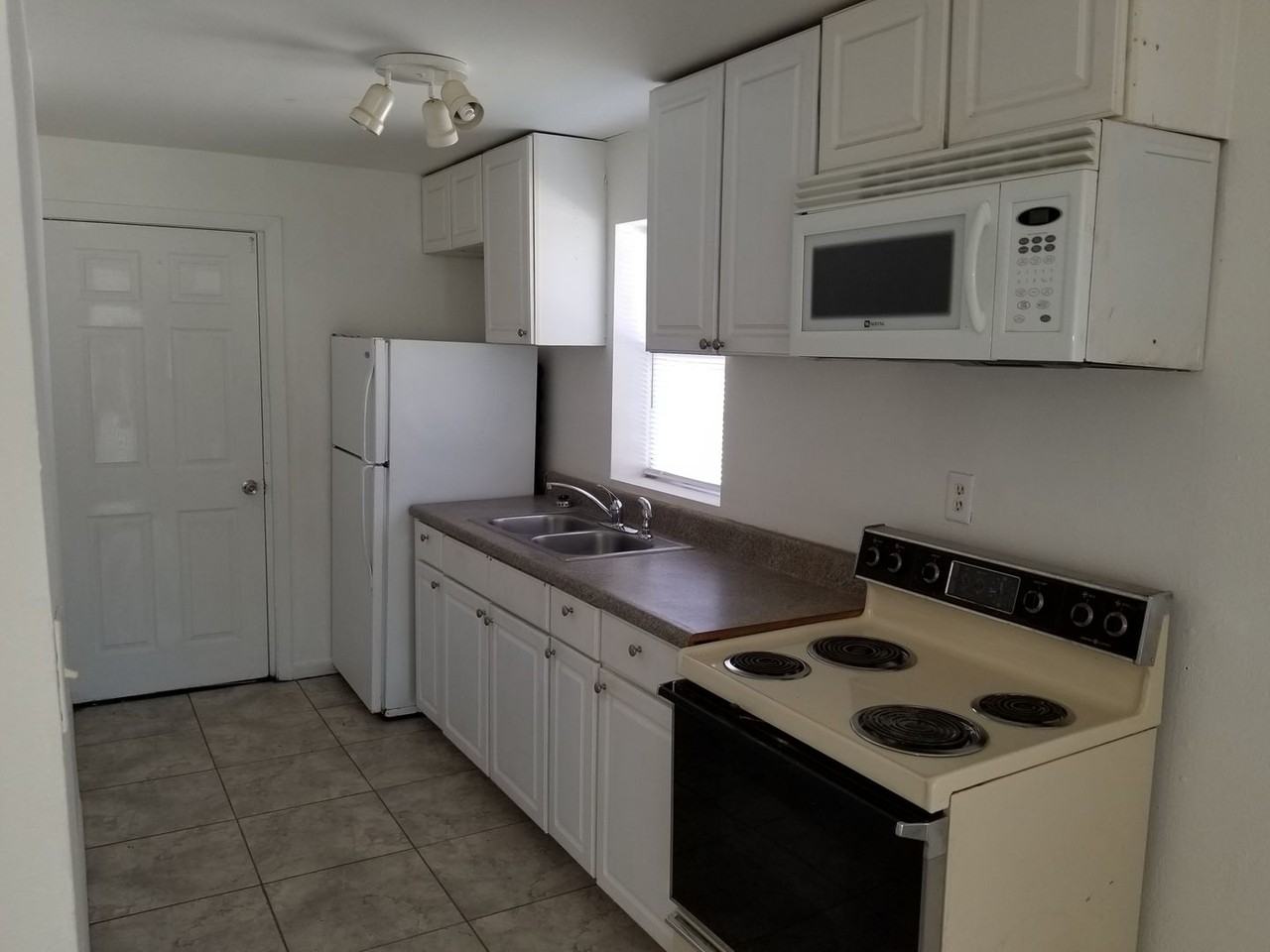 424 Camellia Dr - Photo 4 of 7