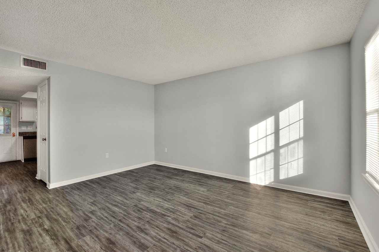 1860 Avenue Q Sw - Photo 7 of 22