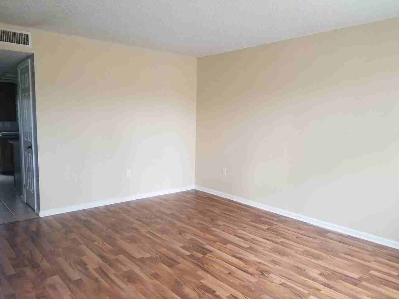 1874 Avenue Q Sw - Photo 3 of 7