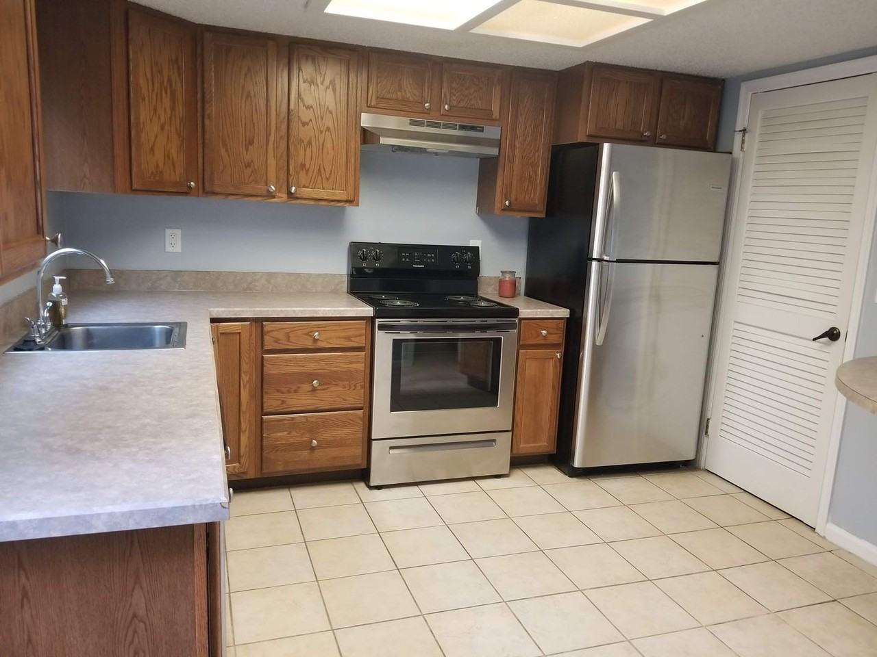 1874 Avenue Q Sw - Photo 4 of 7