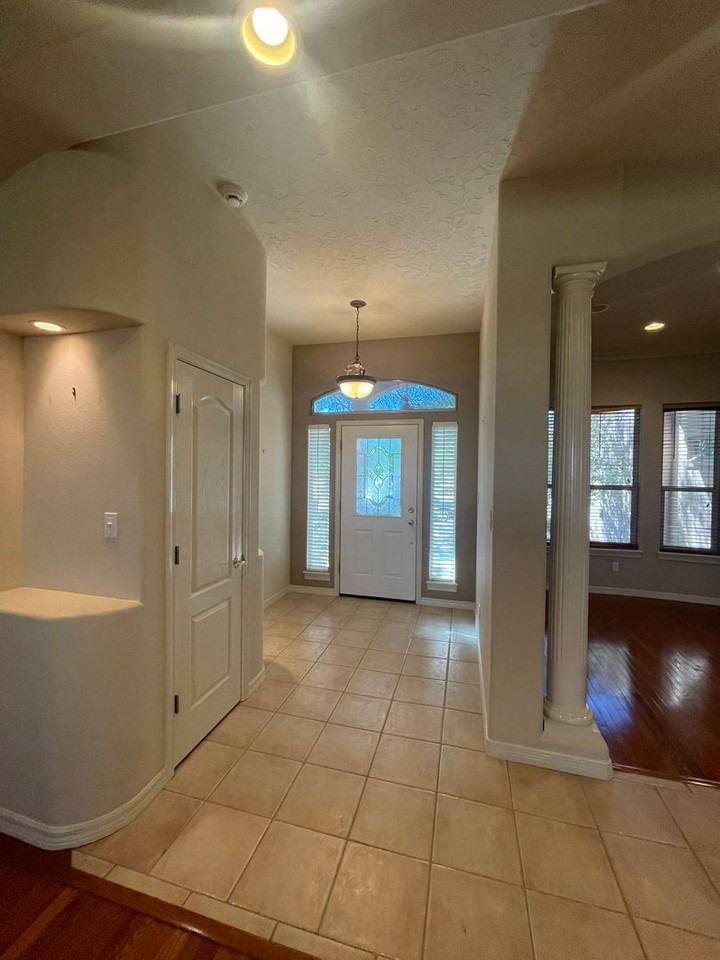 1104 Cave Springs Trl - Photo 4 of 48