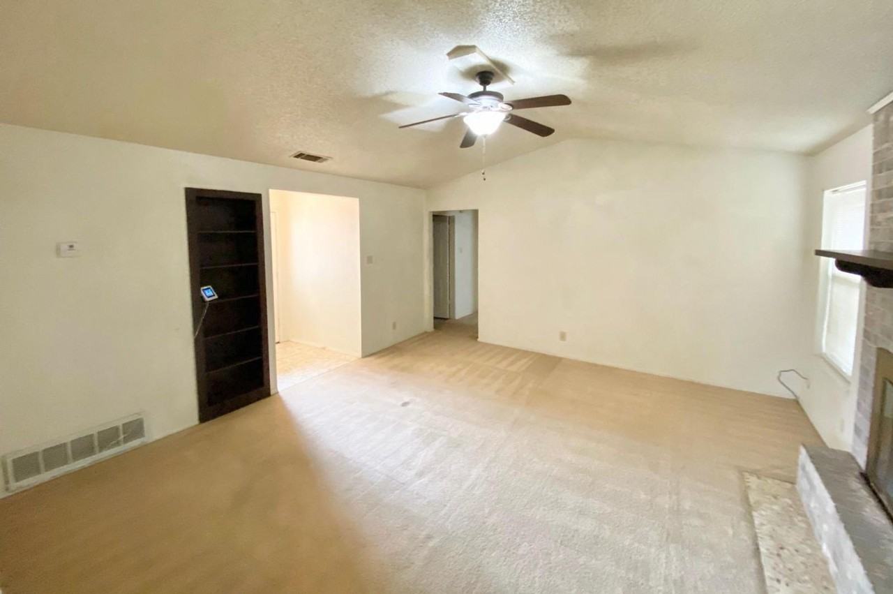 2127 Hidden Hill Dr - Photo 2 of 8