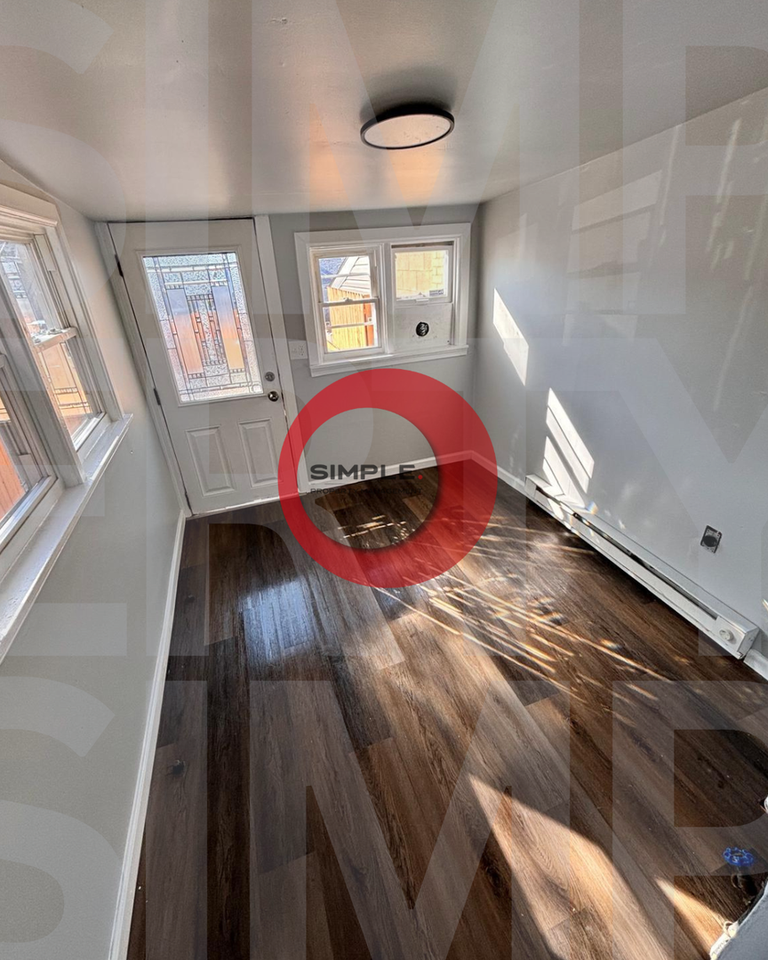 552 Maple St - Photo 2 of 9