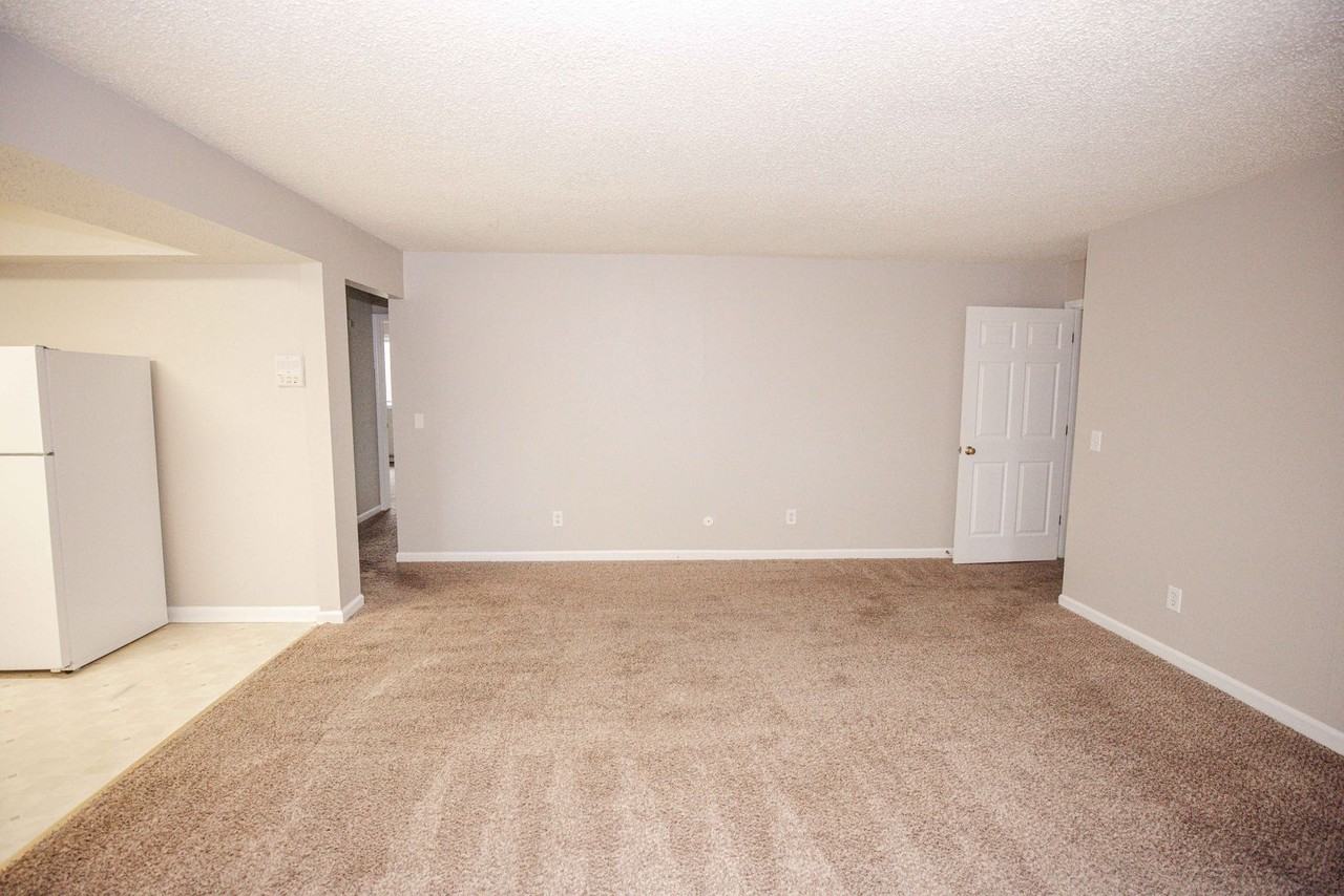 6730 Hill Avenue - Photo 2 of 24