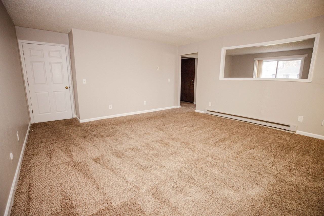 6730 Hill Avenue - Photo 4 of 24