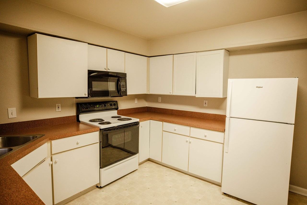 6730 Hill Avenue - Photo 6 of 24