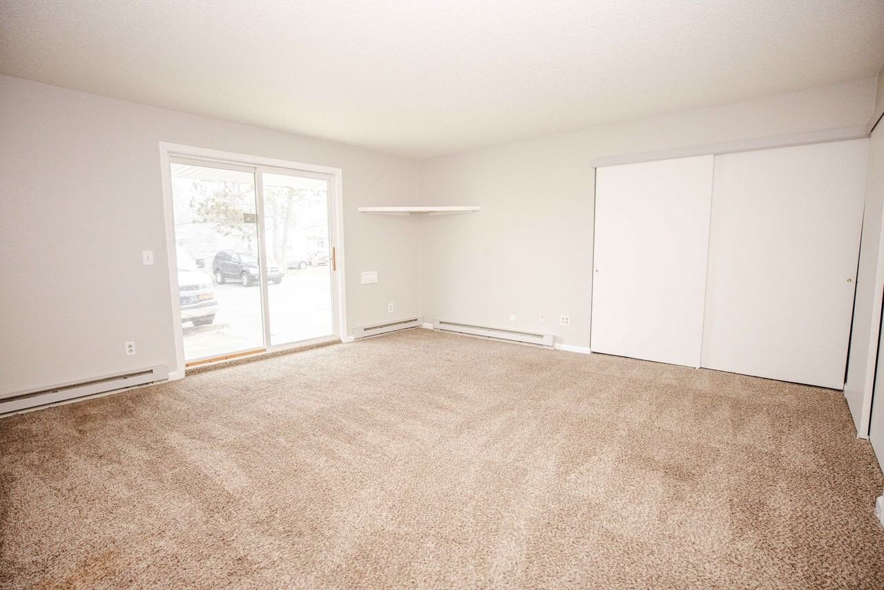 6730 Hill Avenue - Photo 7 of 24