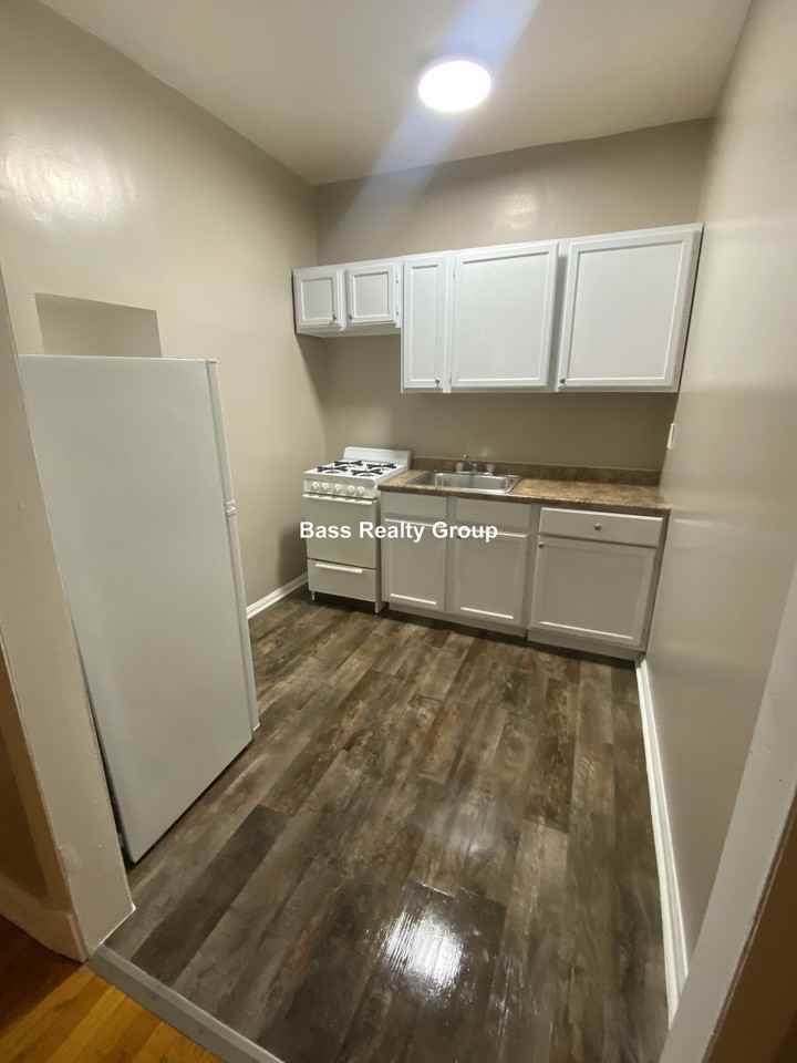 5114 S Blackstone Ave #B5 - Photo 4 of 12