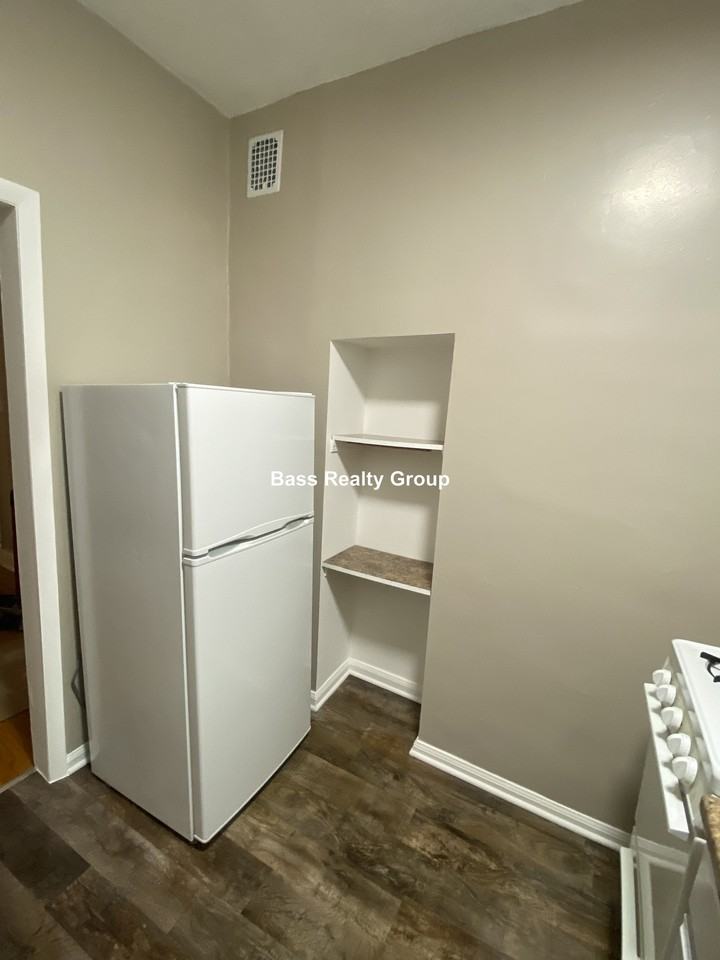 5114 S Blackstone Ave #B5 - Photo 6 of 12