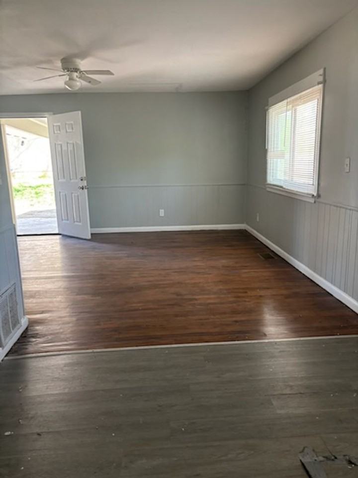 2846 Marydale Dr - Photo 3 of 8