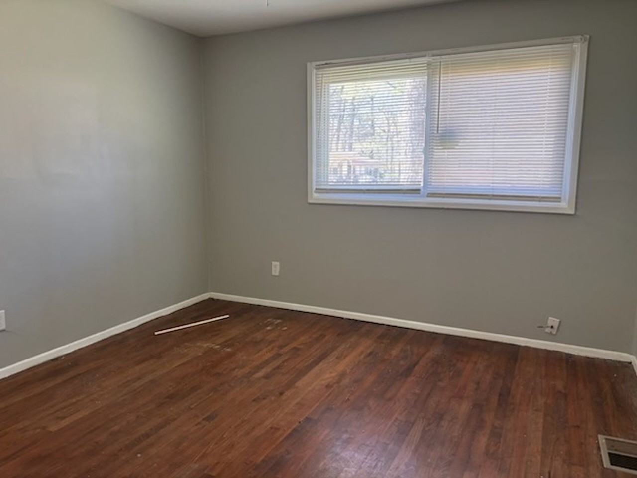 2846 Marydale Dr - Photo 4 of 8