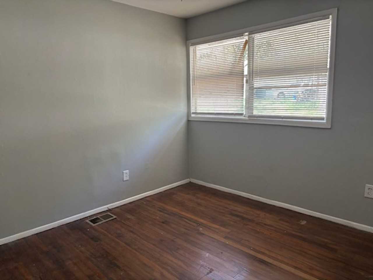 2846 Marydale Dr - Photo 7 of 8