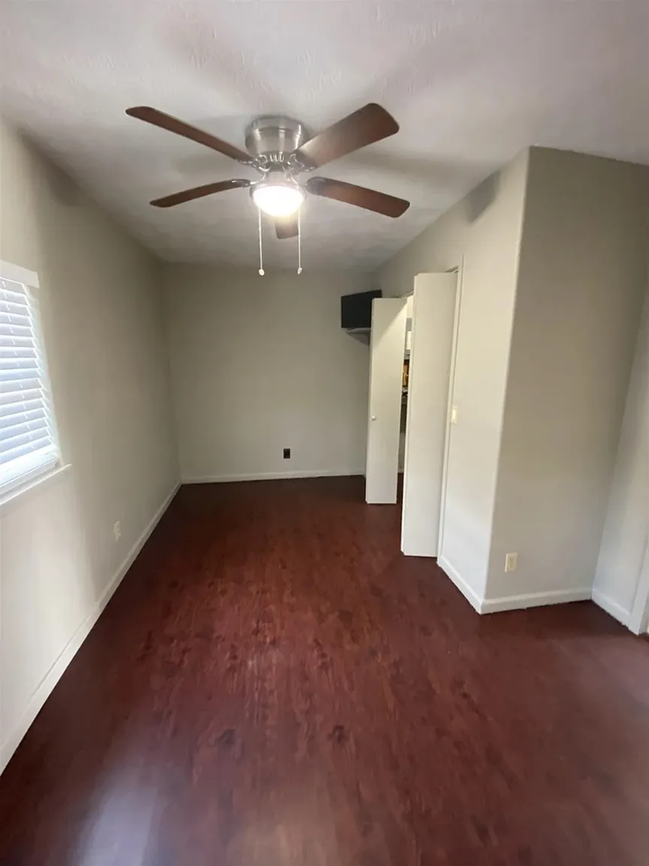 2795 Dennis St - Photo 4 of 6