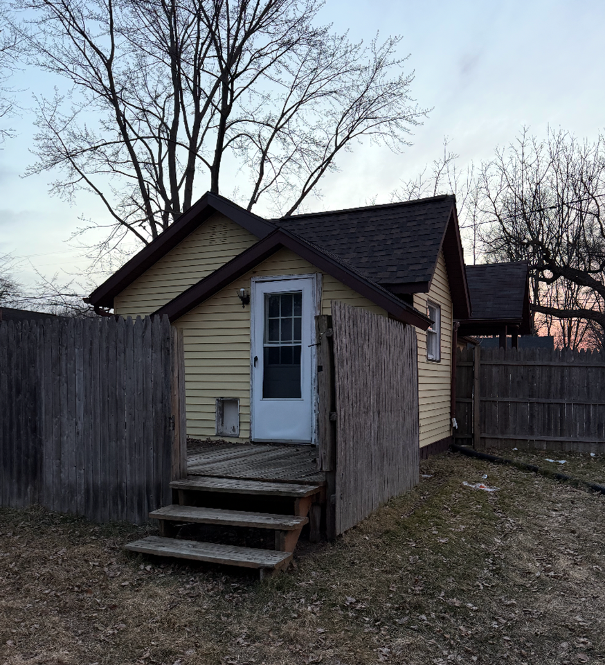 1720 S Wheeler St - Photo 2 of 14