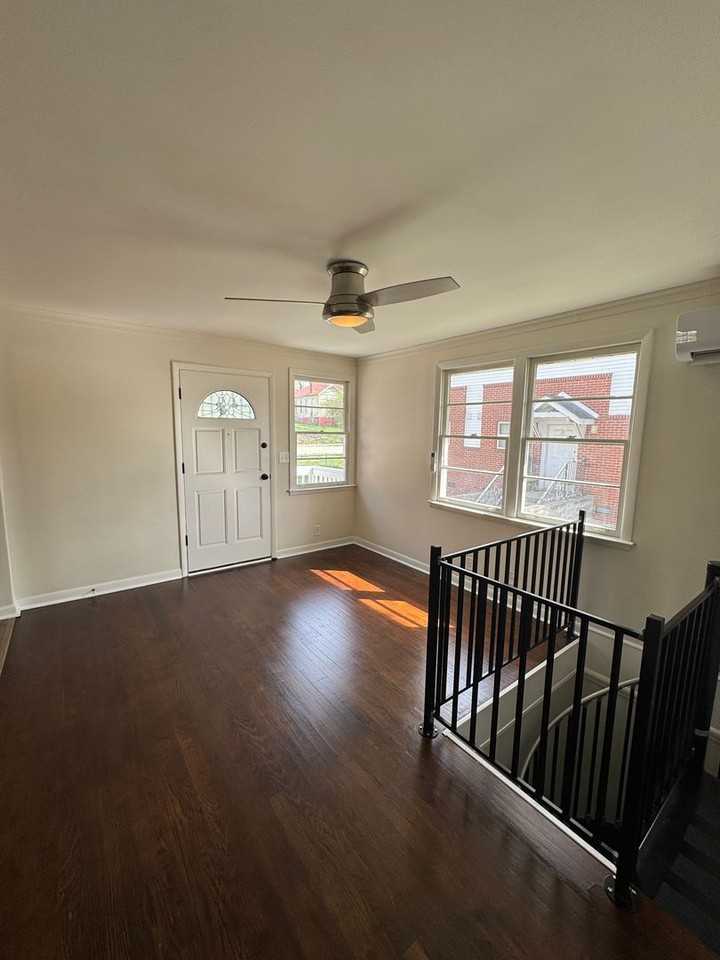 1036 Seymour Ave - Photo 2 of 20