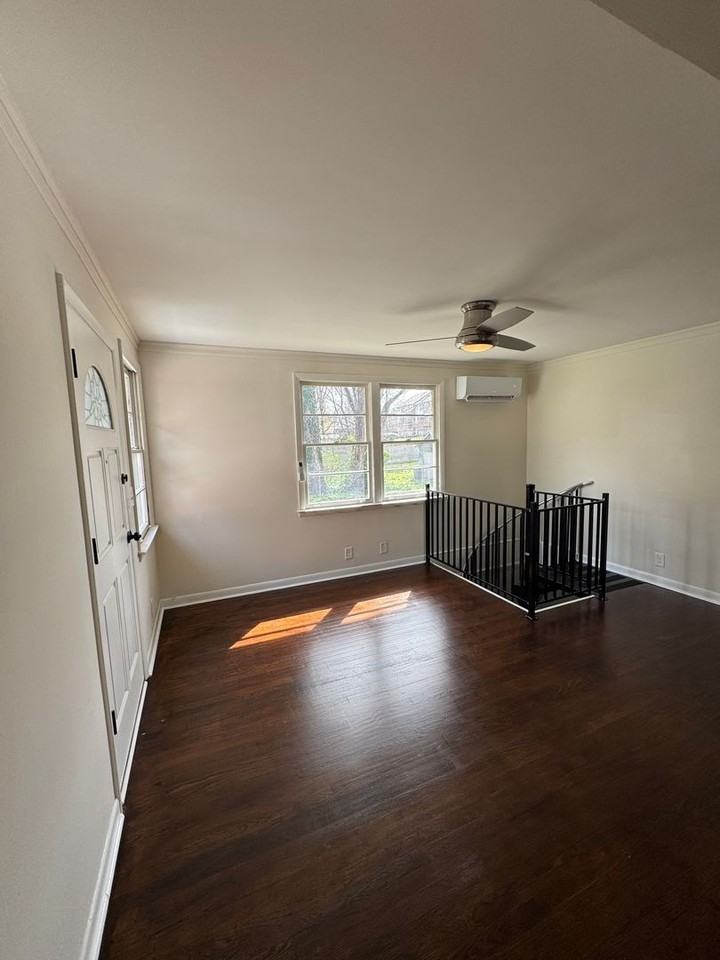 1036 Seymour Ave - Photo 3 of 20