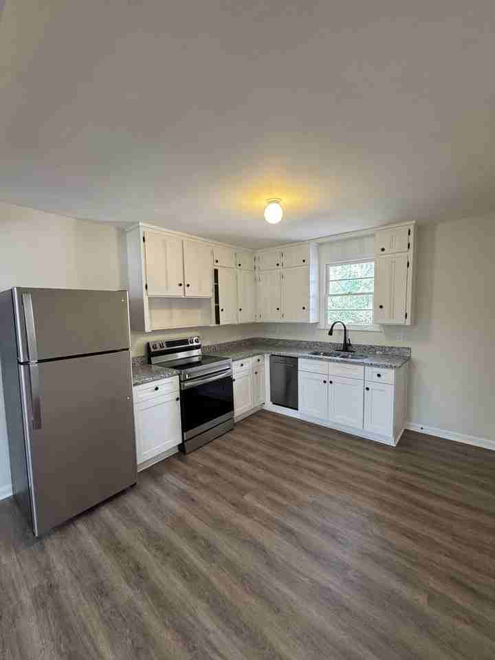 1036 Seymour Ave - Photo 4 of 20