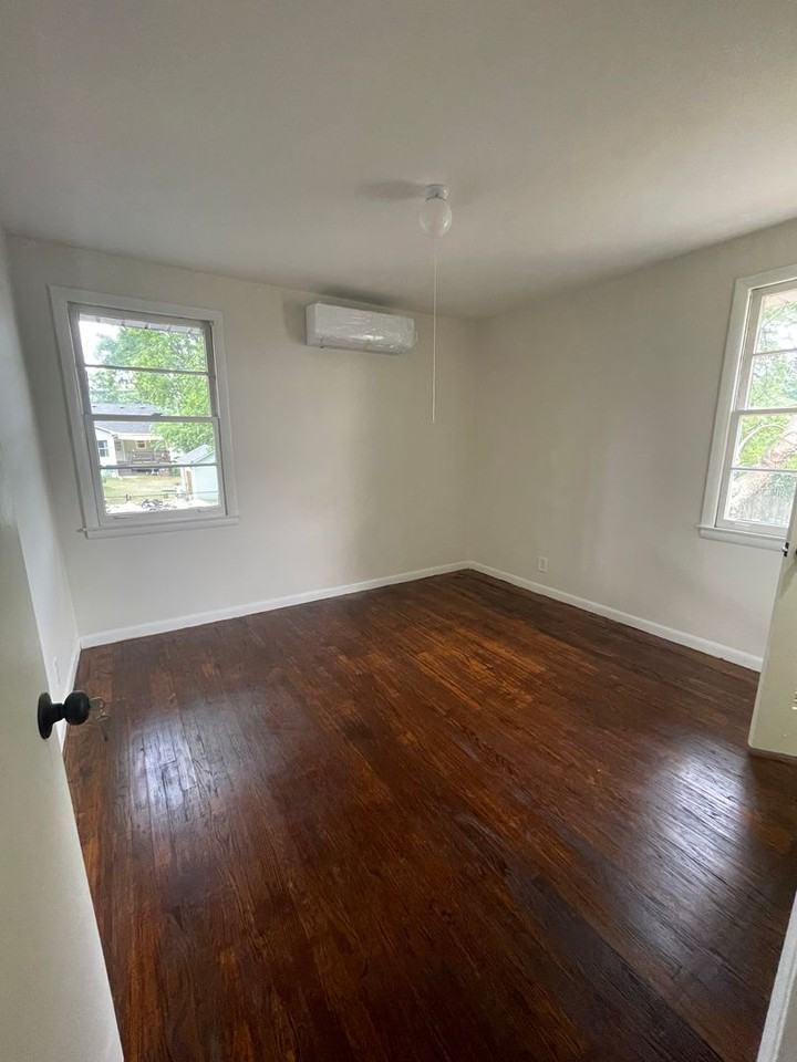 1036 Seymour Ave - Photo 6 of 20