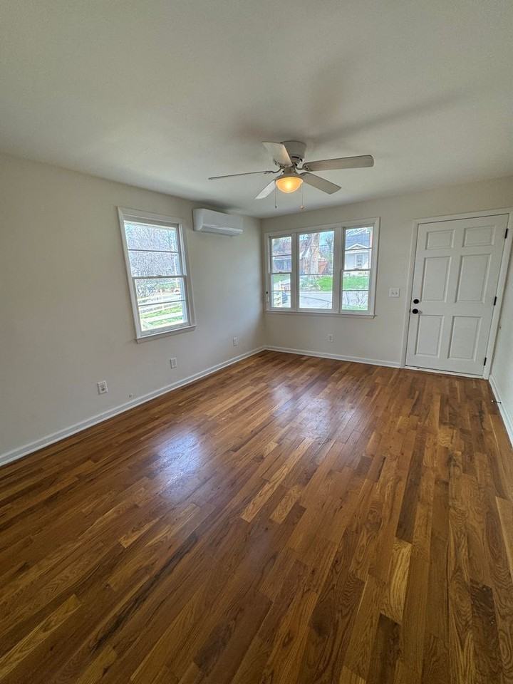 1036 Seymour Ave - Photo 2 of 20