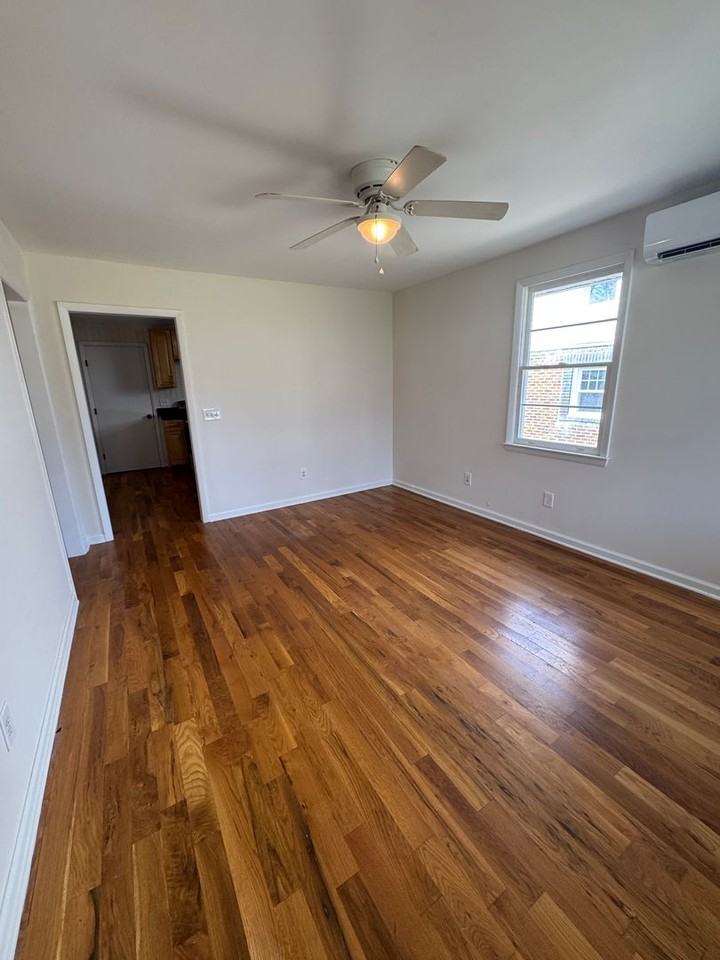 1036 Seymour Ave - Photo 3 of 20