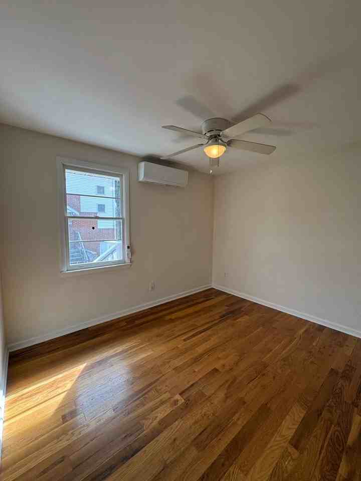 1036 Seymour Ave - Photo 4 of 20