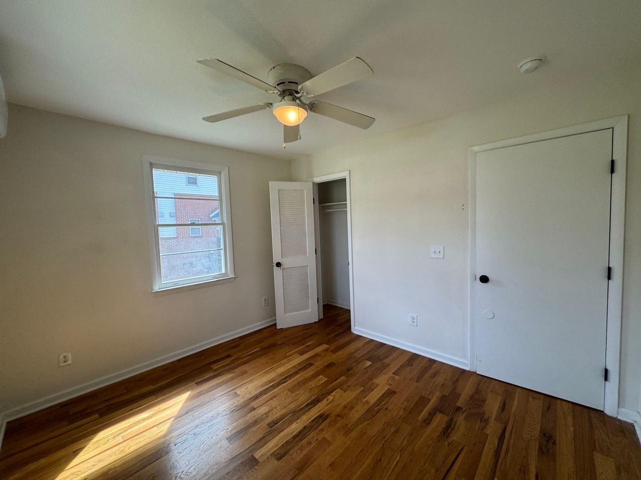 1036 Seymour Ave - Photo 6 of 20