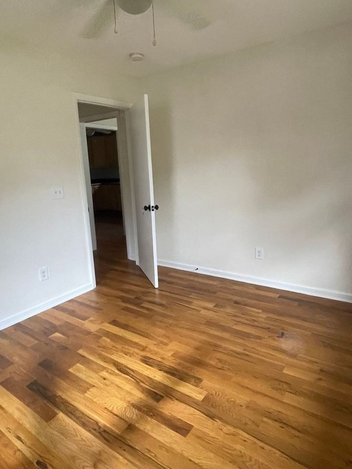 1036 Seymour Ave - Photo 7 of 20