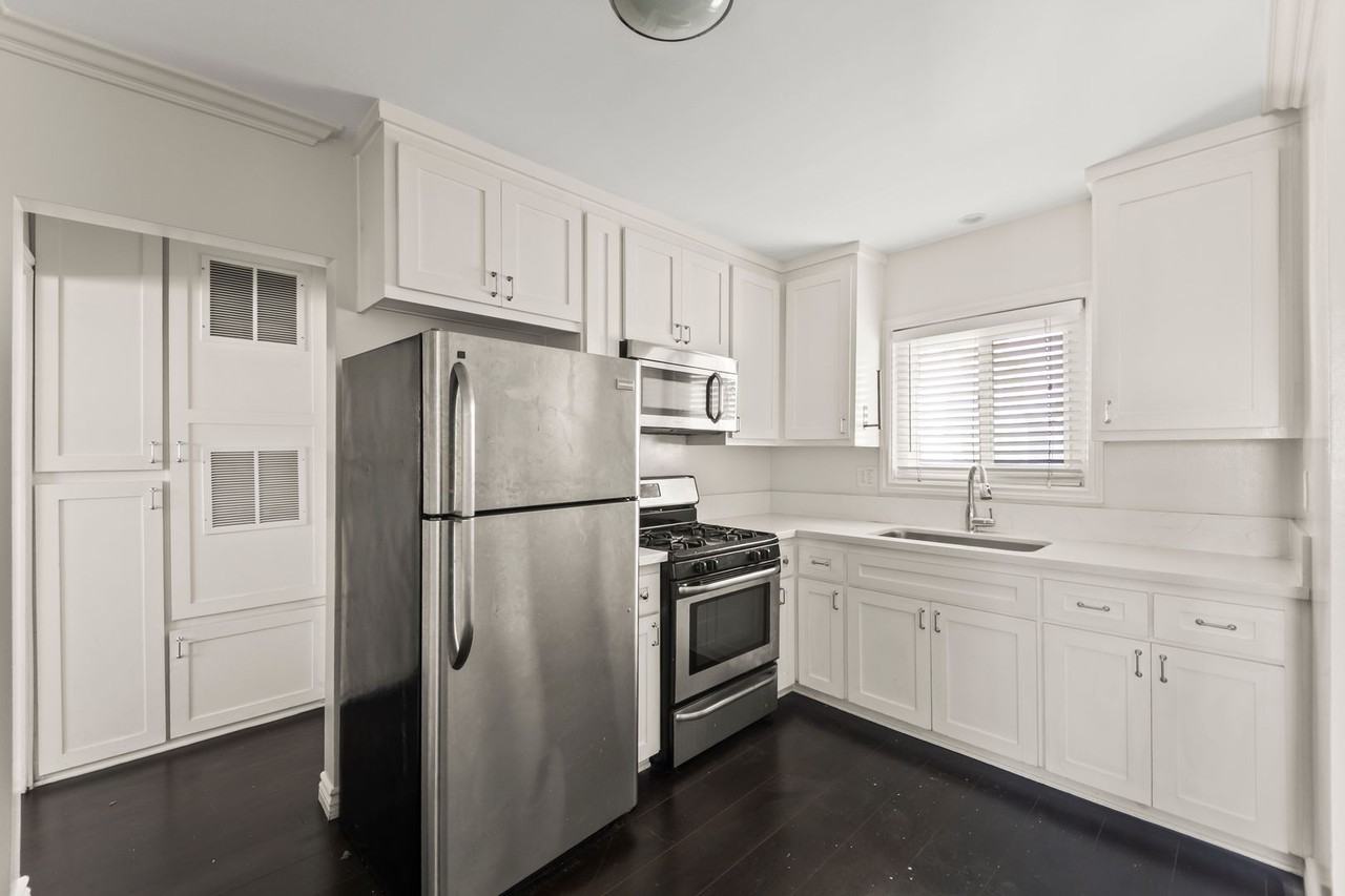 4104 E. 7th Street - Photo 3 of 16