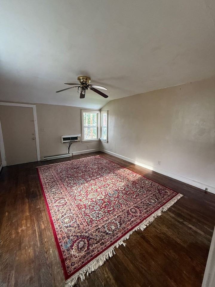 1009 Albert Ave #B - Photo 2 of 5