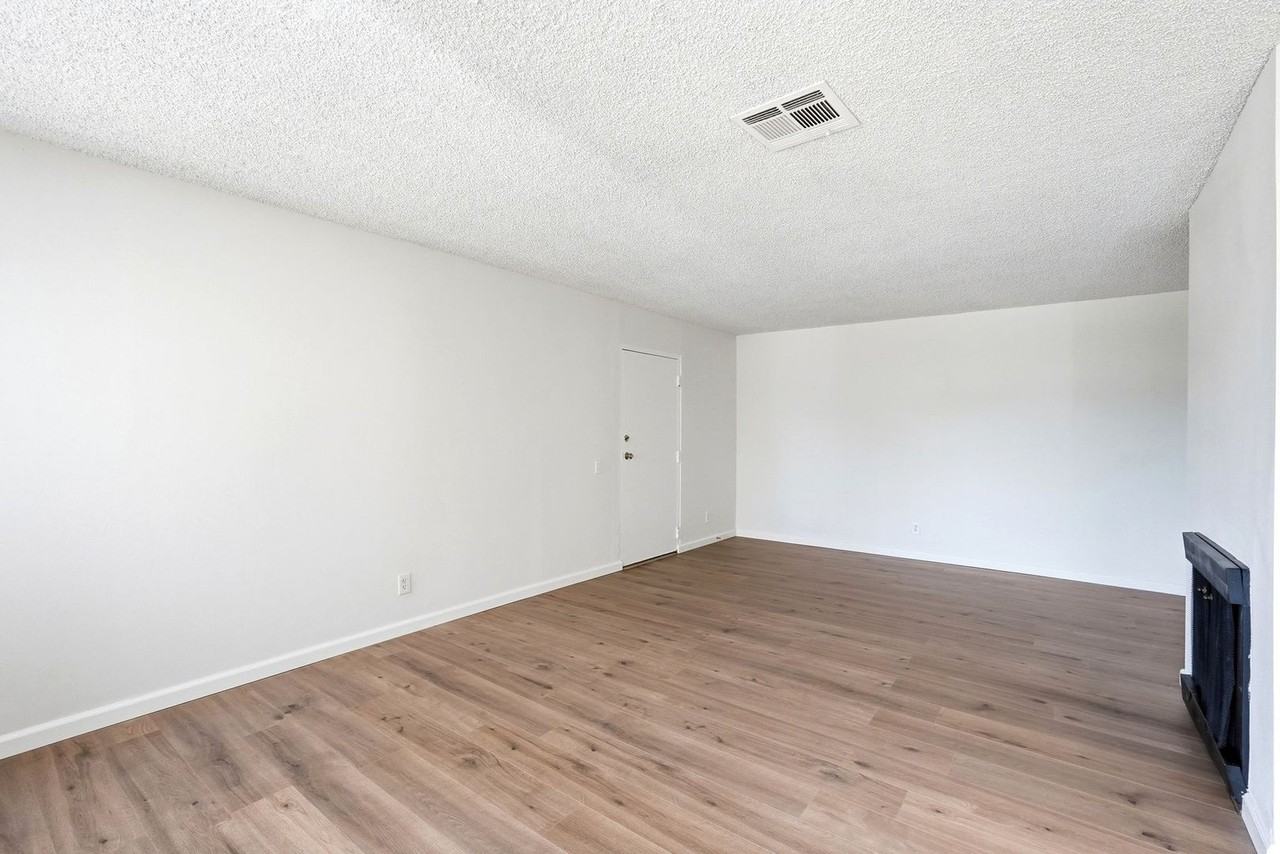 497 S El Molino Ave #101 - Photo 5 of 24