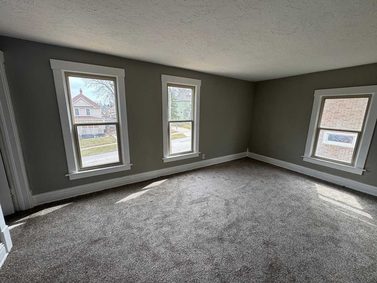 146 8th St - Photo 7 of 11