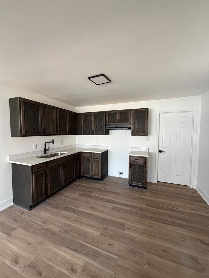 412 W 51st St - Photo 7 of 9