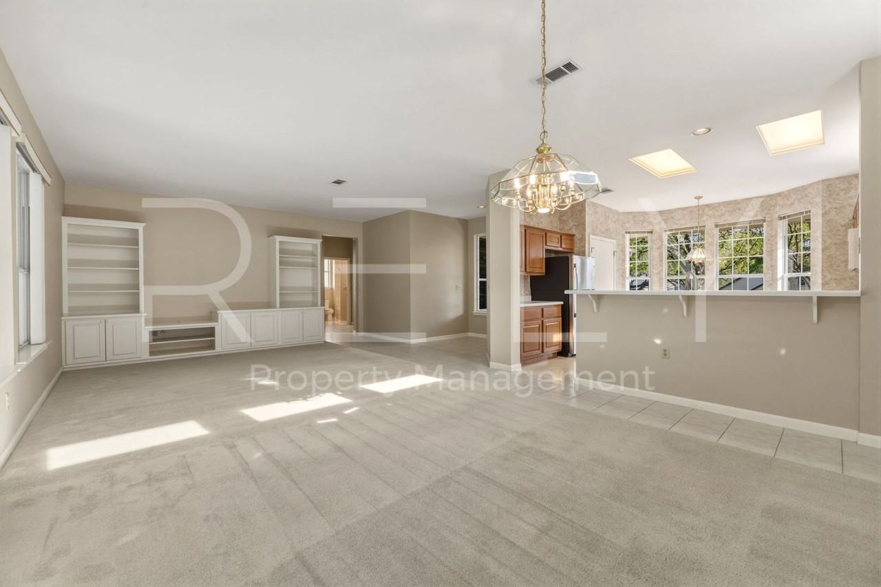 280 Whispering Wind Dr - Photo 7 of 36