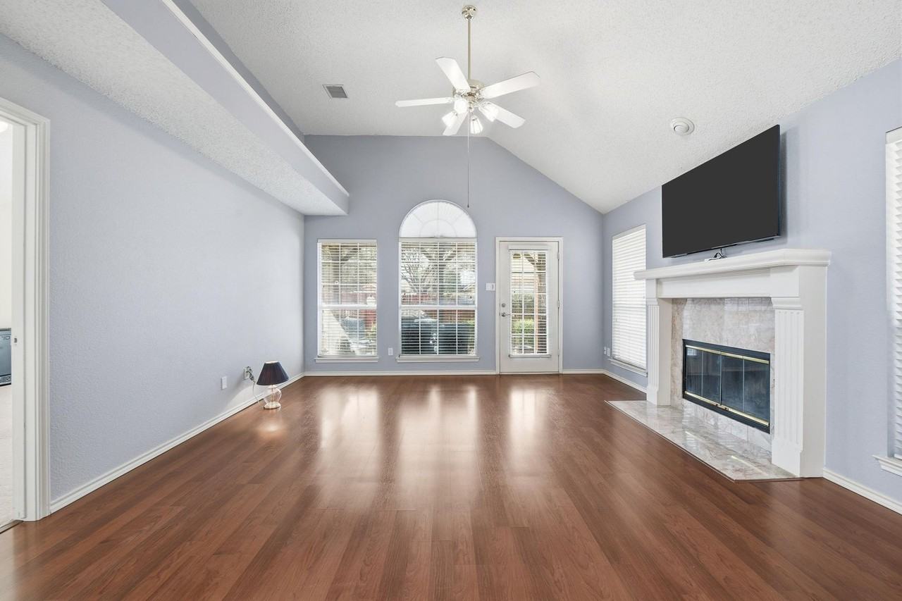 934 Highgate Dr - Photo 3 of 19