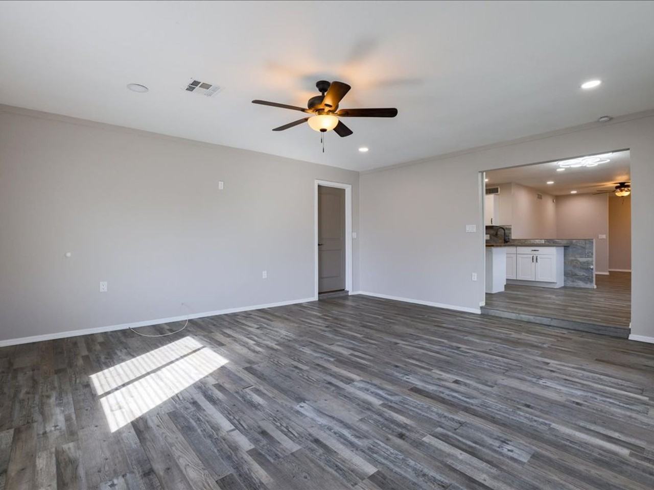 8013 E Tulip Tree St - Photo 6 of 33