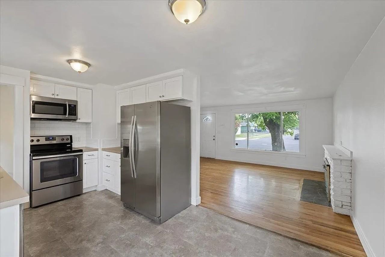 3034 W Bismark Ave - Photo 2 of 19