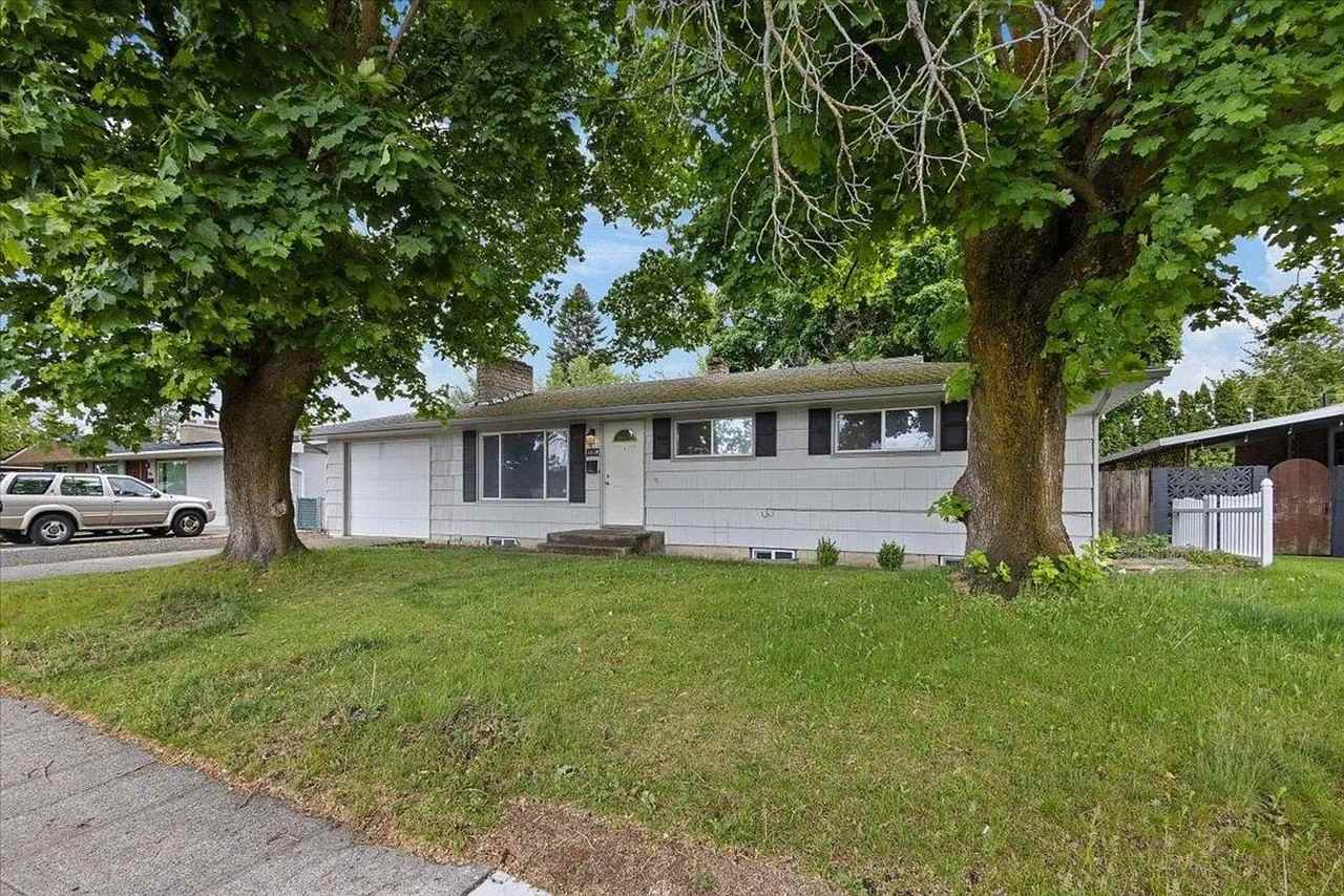 3034 W Bismark Ave - Photo 5 of 19