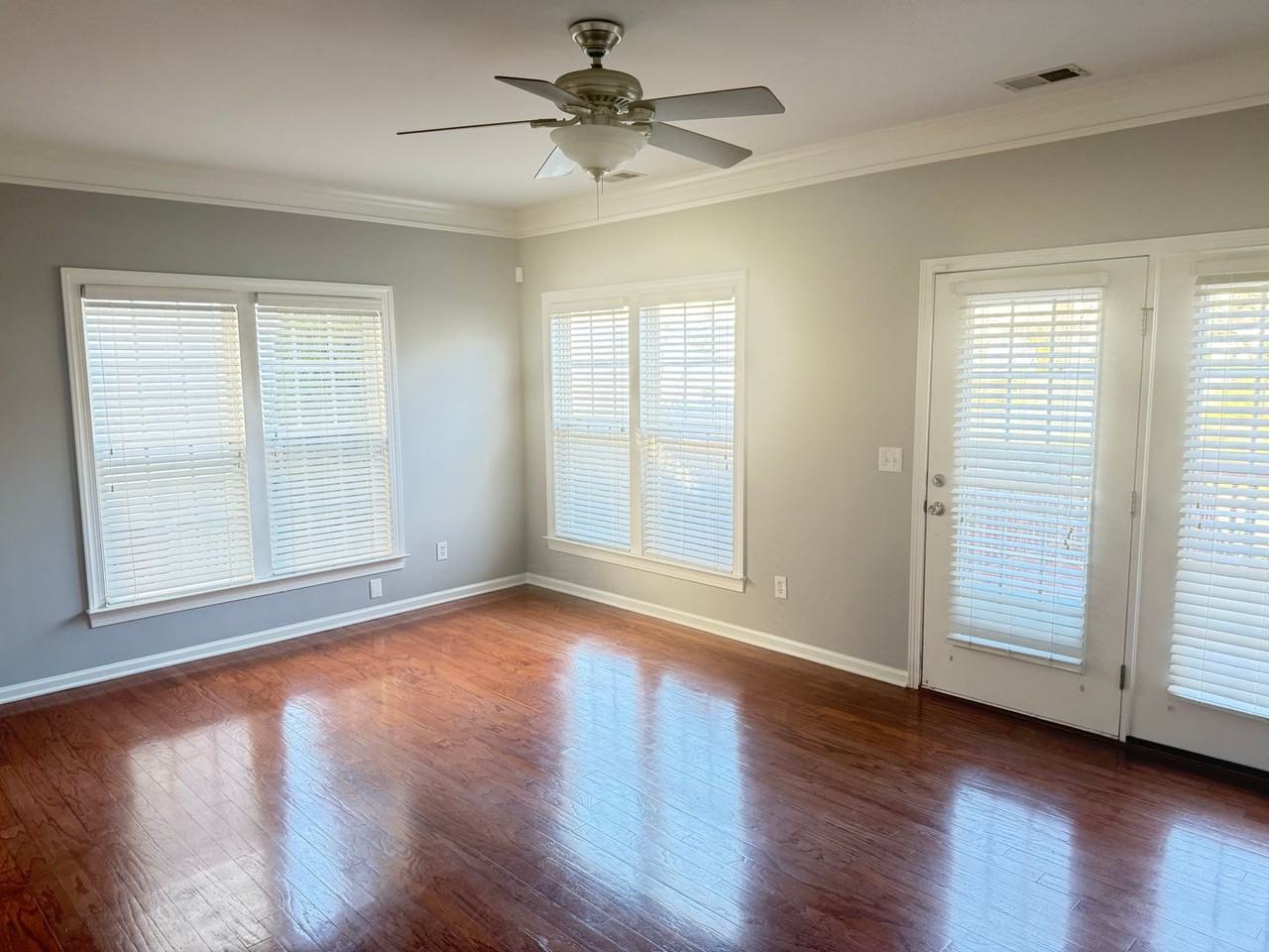 9532 Cadman Ct - Photo 7 of 20