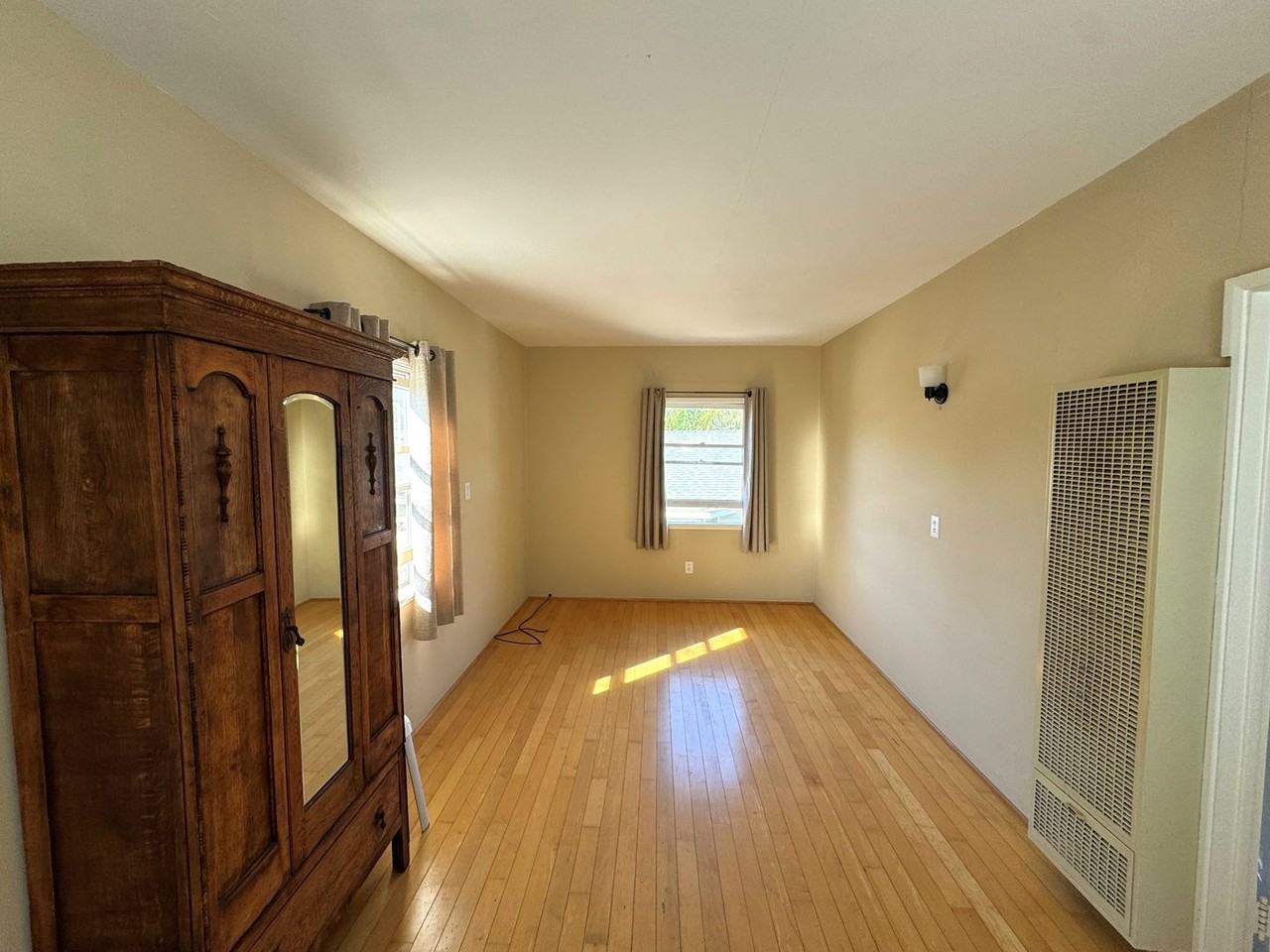 272 1/2 Barry Dr - Photo 2 of 9