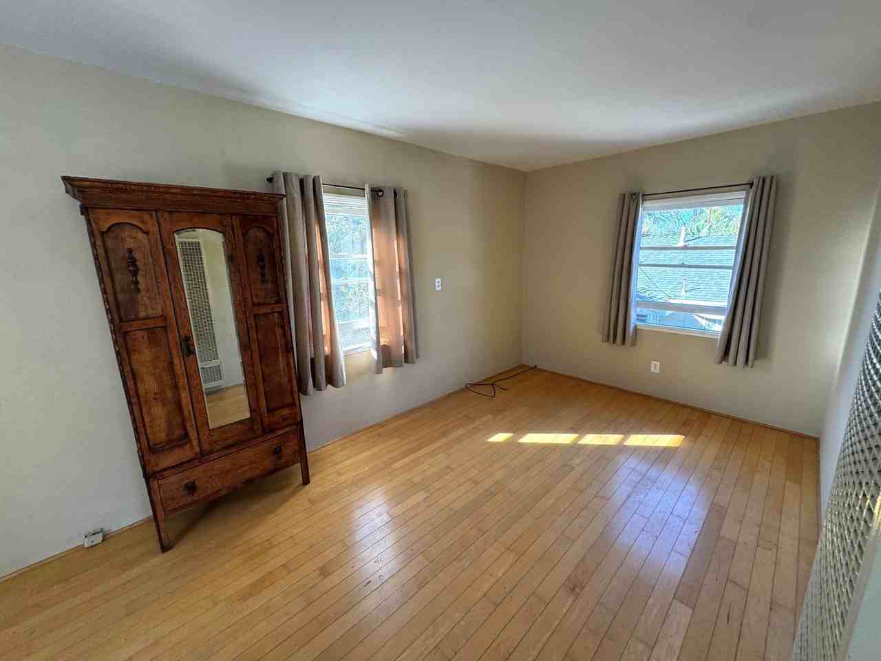 272 1/2 Barry Dr - Photo 3 of 9