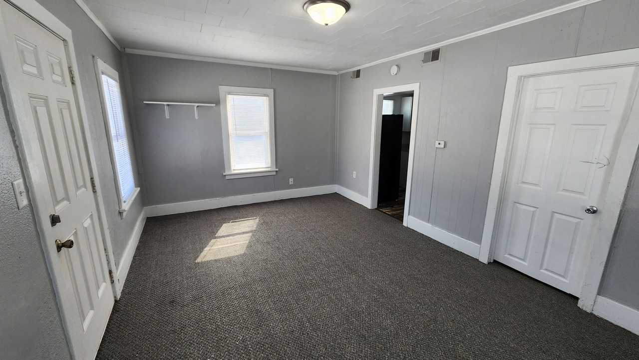 825 George St - Photo 2 of 9